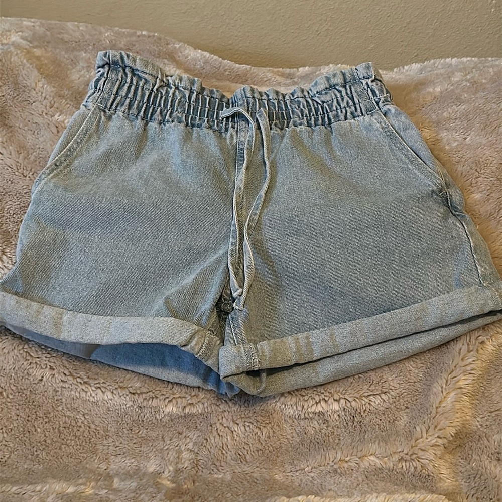 Light denim/ high waisted/ mom jean shorts